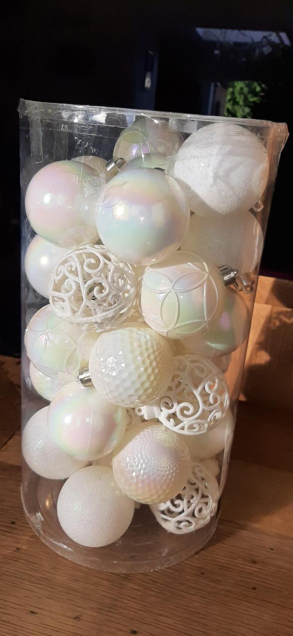 37 nieuwe Kerstballen