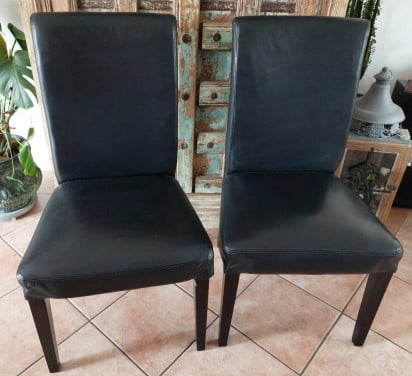 2 zwart/bruine stoelen