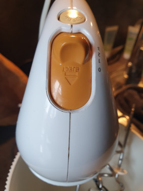 Werkende nette Philips Handmixer set met draaiende kom...