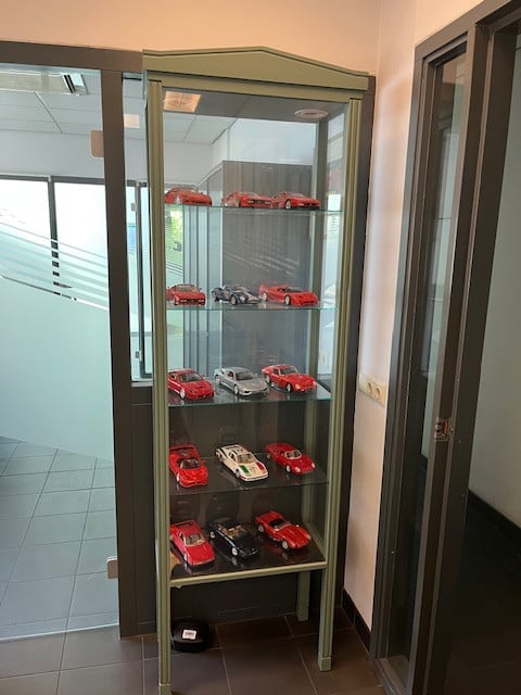 Te koop vitrine kast