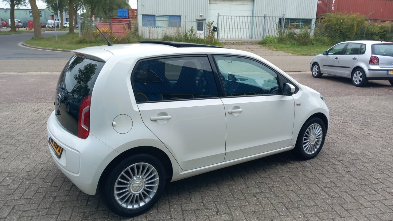 Volkswagen UP 1.0 high up! BleuMotion 5drs bj:2013 airco-panoramadak !!