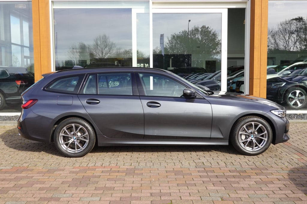 BMW 3-serie touring 330i business edition plus