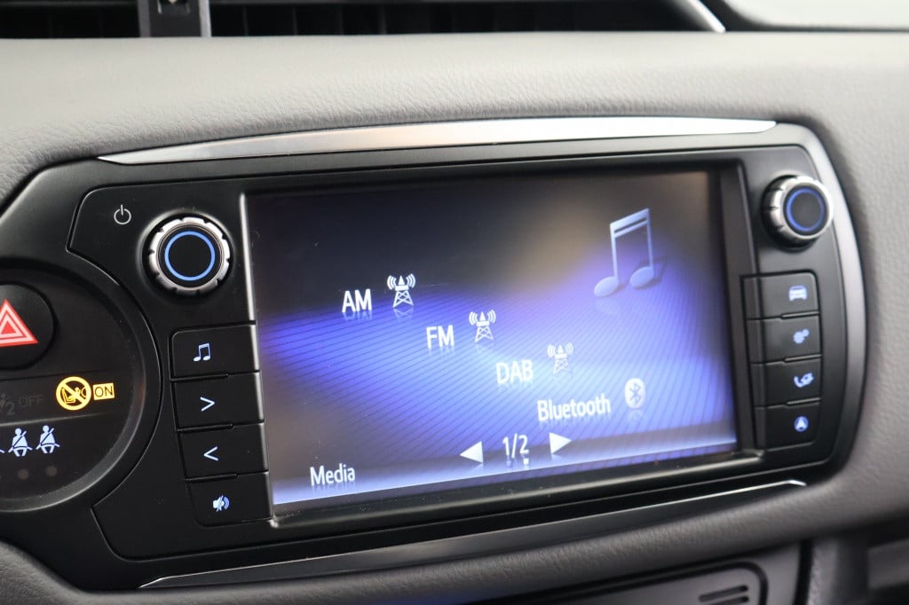 Toyota Yaris 1.5 hybrid dynamic bi-tone
