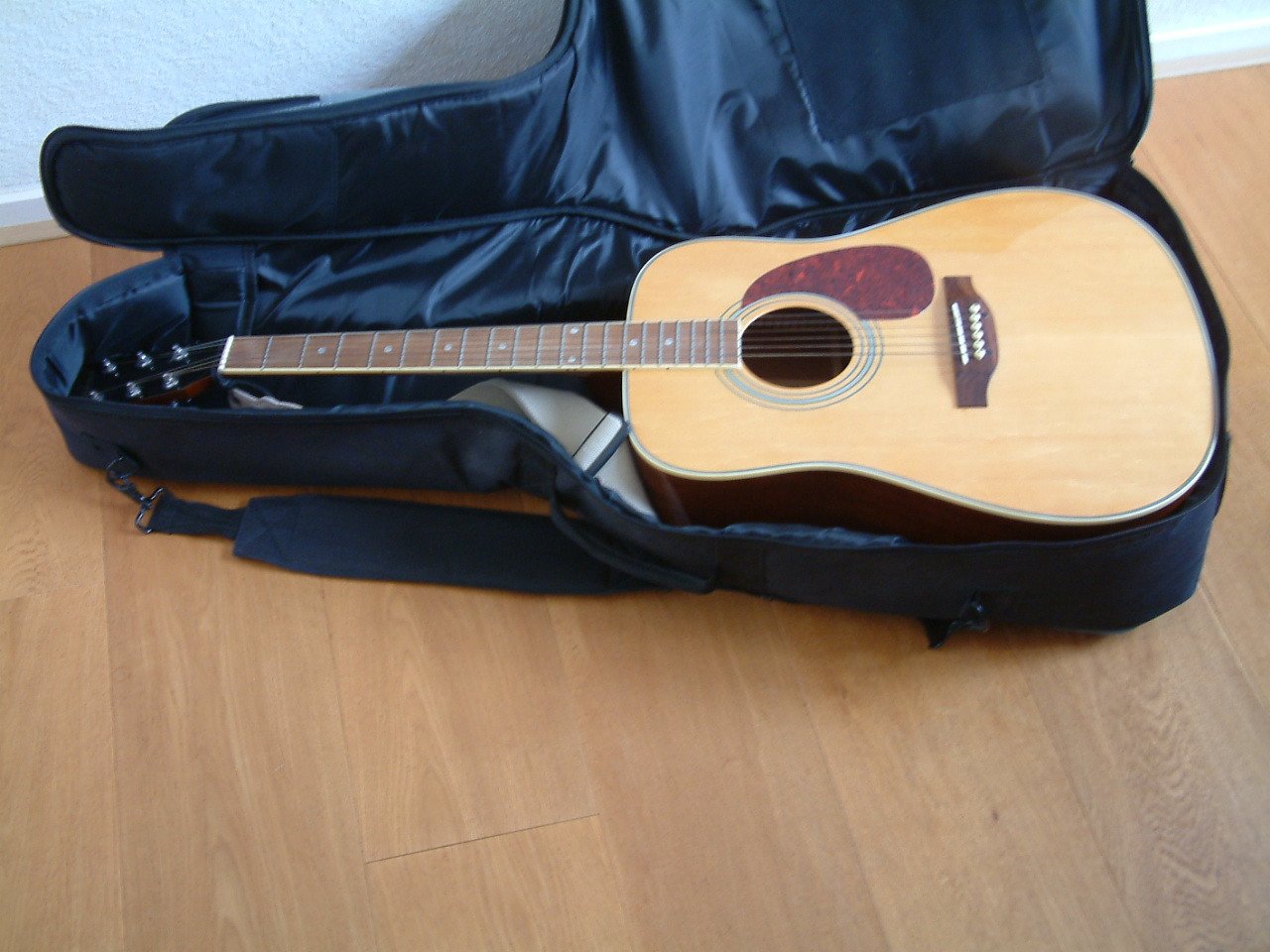 Western Vanderson gitaar met goede rugtas  zo goed als nieuw gitaar