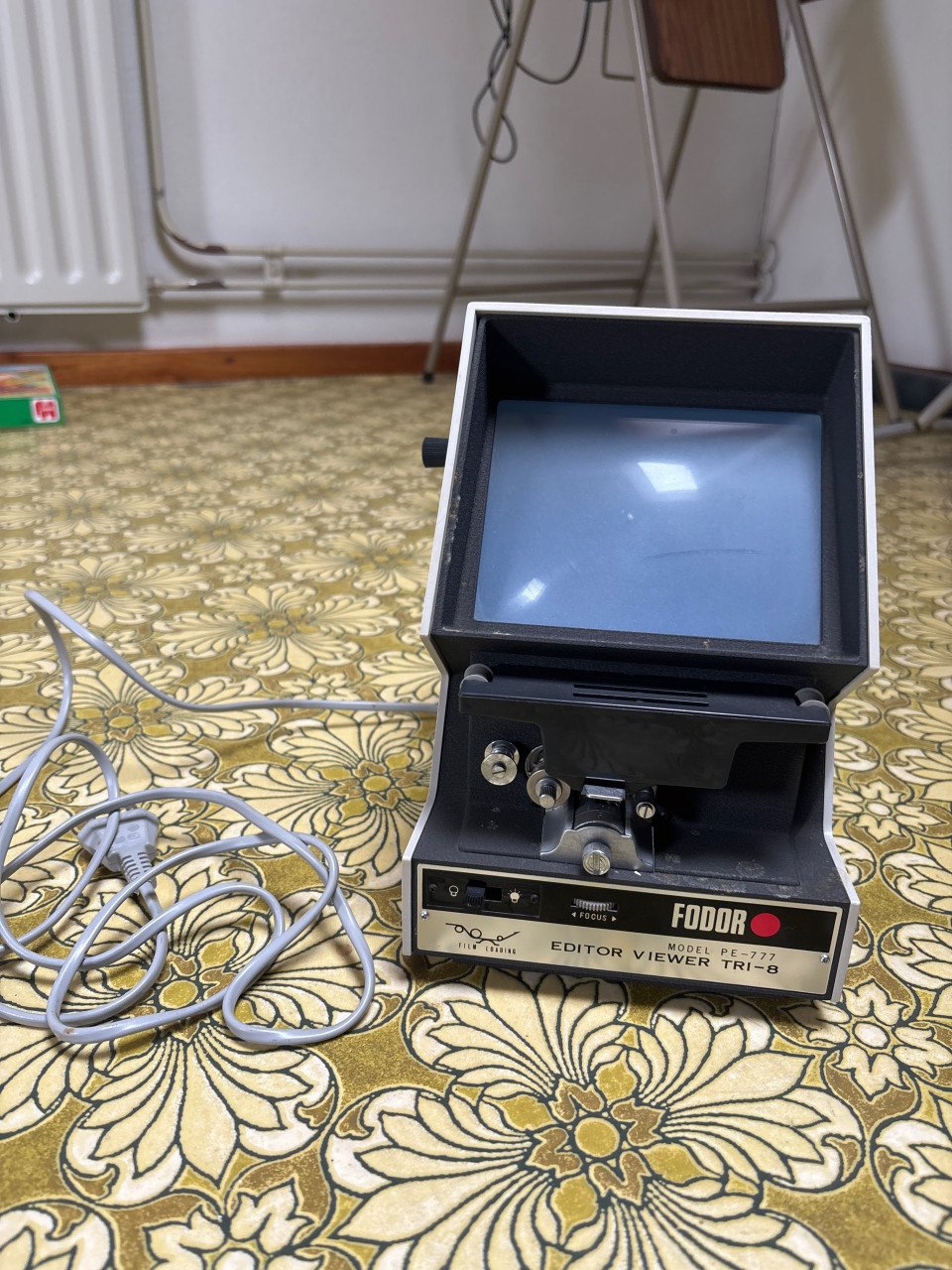 Filmprojector + toebehoren uit de oude doos
