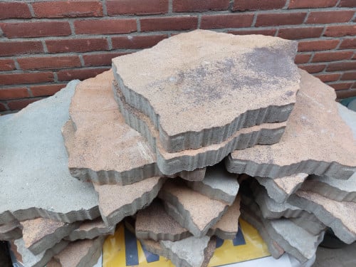 Terras/stapstenen rood gekleurd