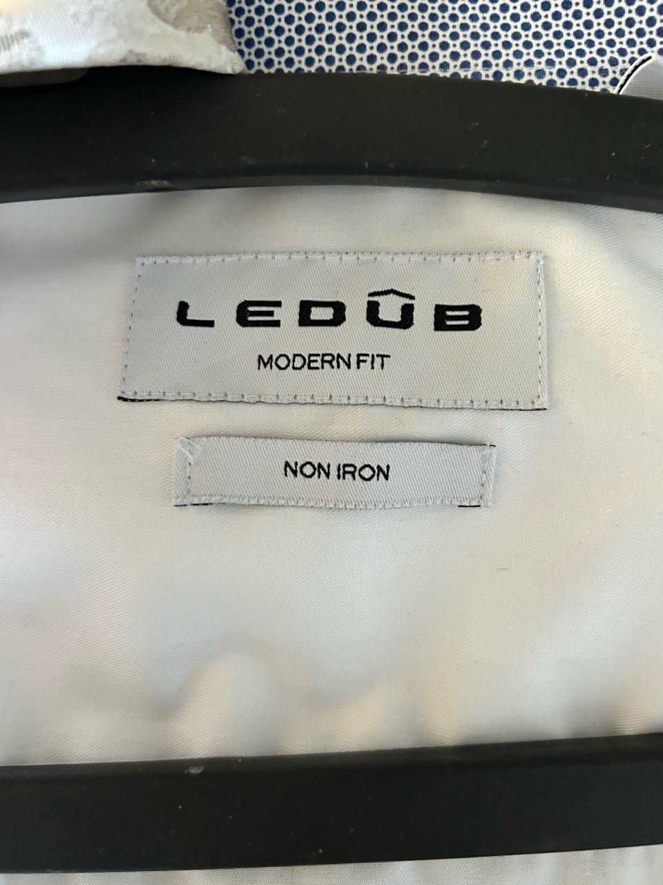 Set overhemd, gilet, das. Merk Ledûb. Maat 56.