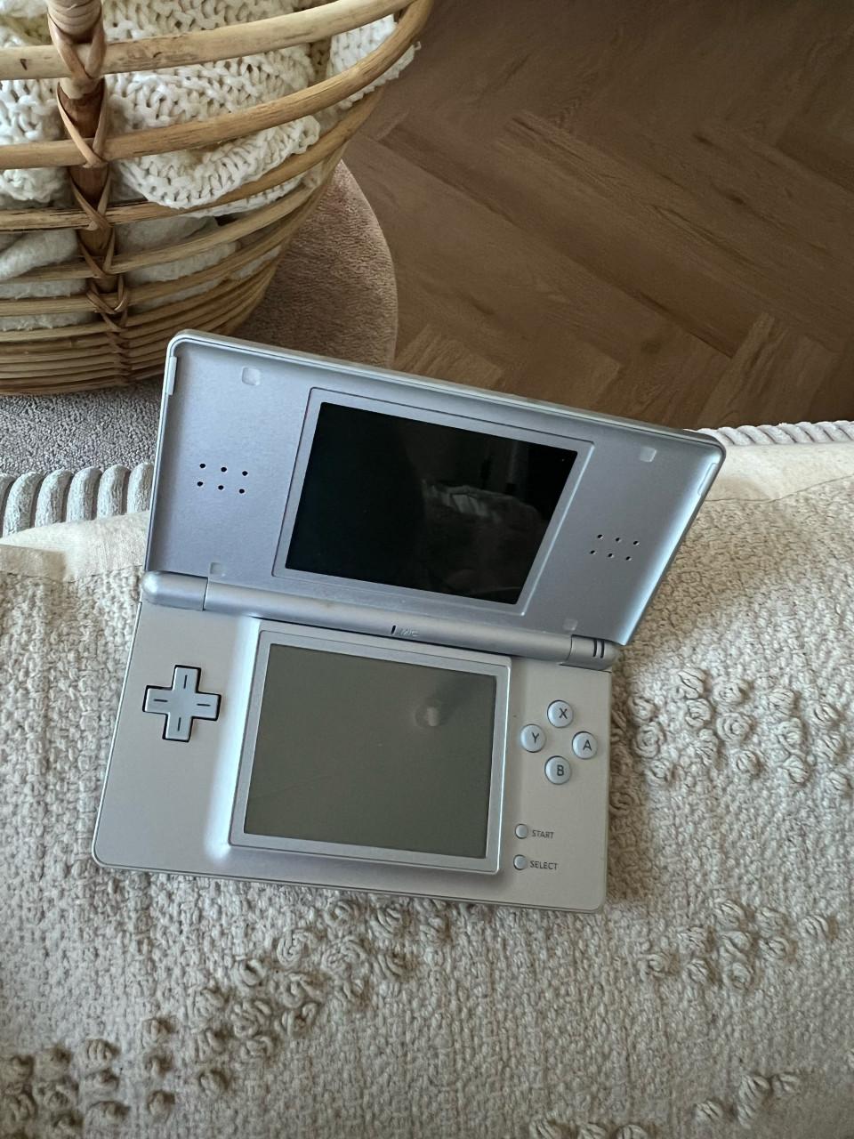 Nintendo DS Lite + Pokéamon Diamond spel