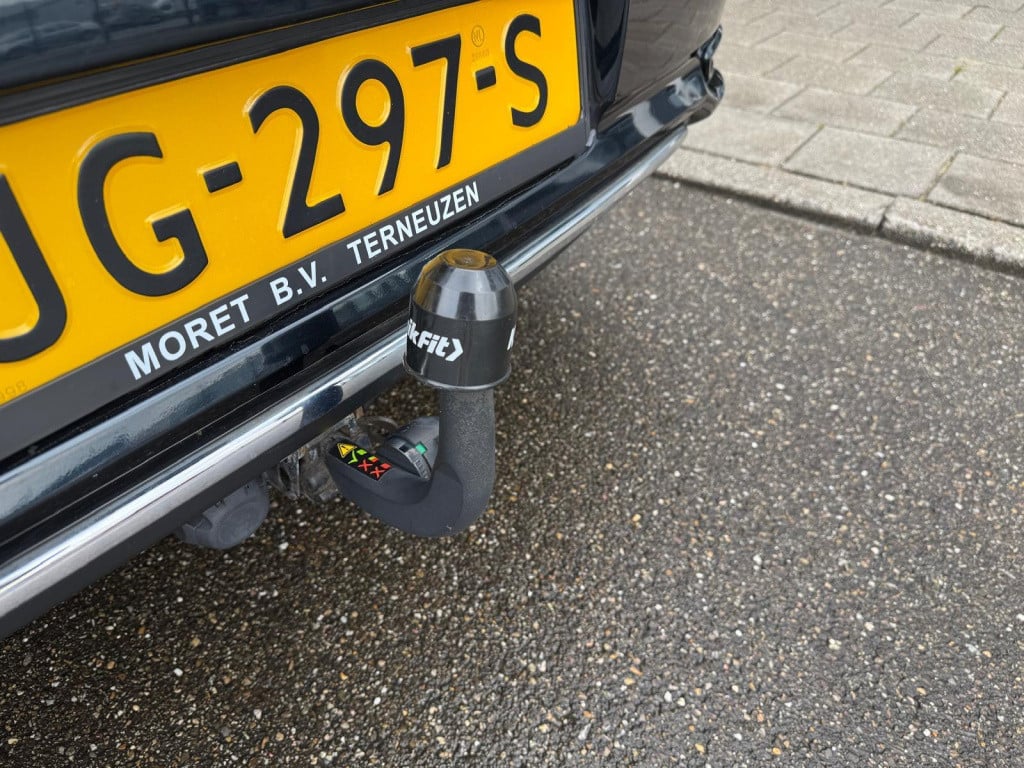 Toyota Auris 1.8 hybrid lease pro