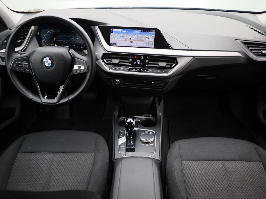 BMW 1 Serie 116i executive | automaat | parkeer sensoren | navigatie | virt
