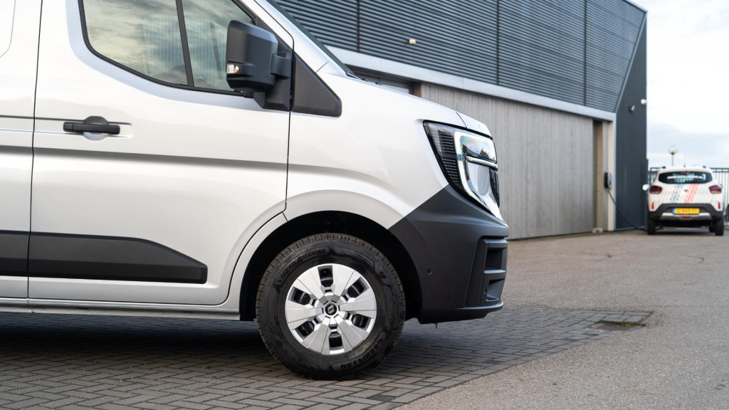 Renault Master t35 2.0 dci 150 l2h2 extra | nieuw model | camera | parkeers