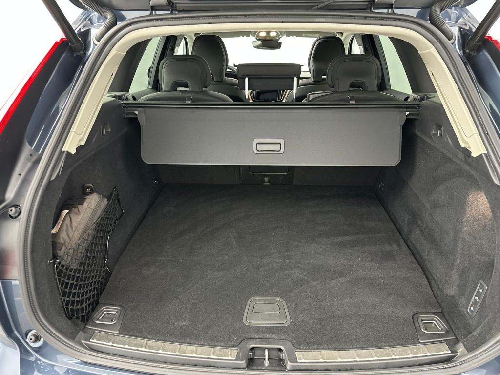 Volvo XC60 t6 398pk recharge ultra dark| pano| hud| 360camera|