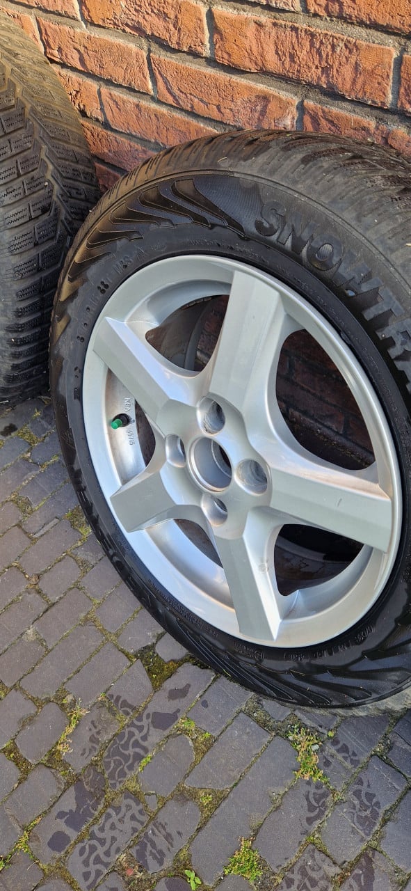 Set 15 inch lichtmetalen velgen met Vredestein Snowtrac 3 banden