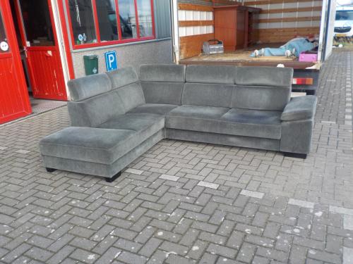 Mooie kwaliteit stoffen hoekbank in goede staat 210 x 270 cm