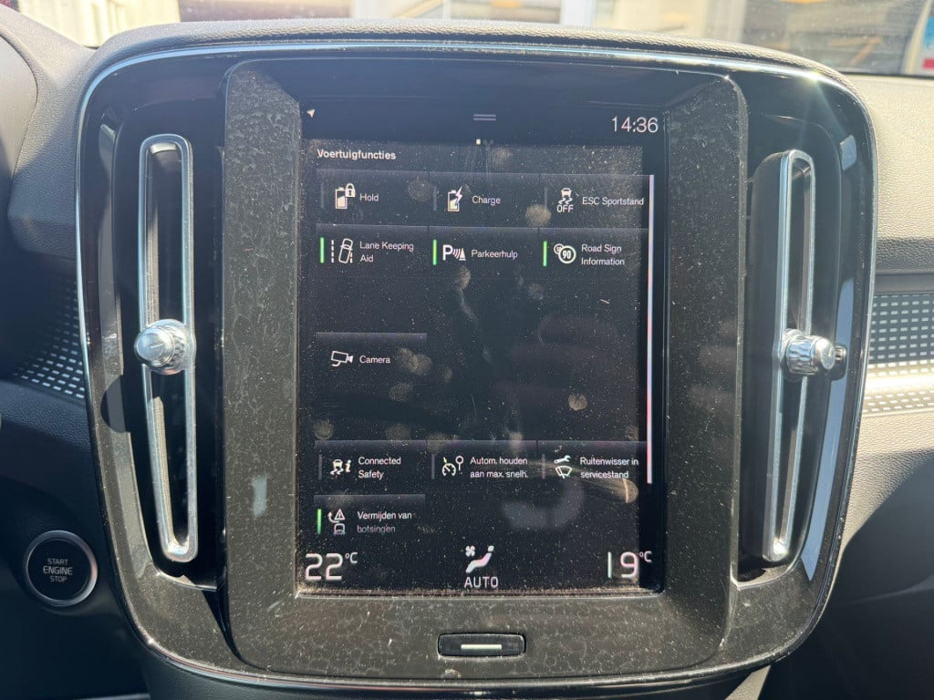 Volvo XC40 1.5 t4 recharge r-design black edition