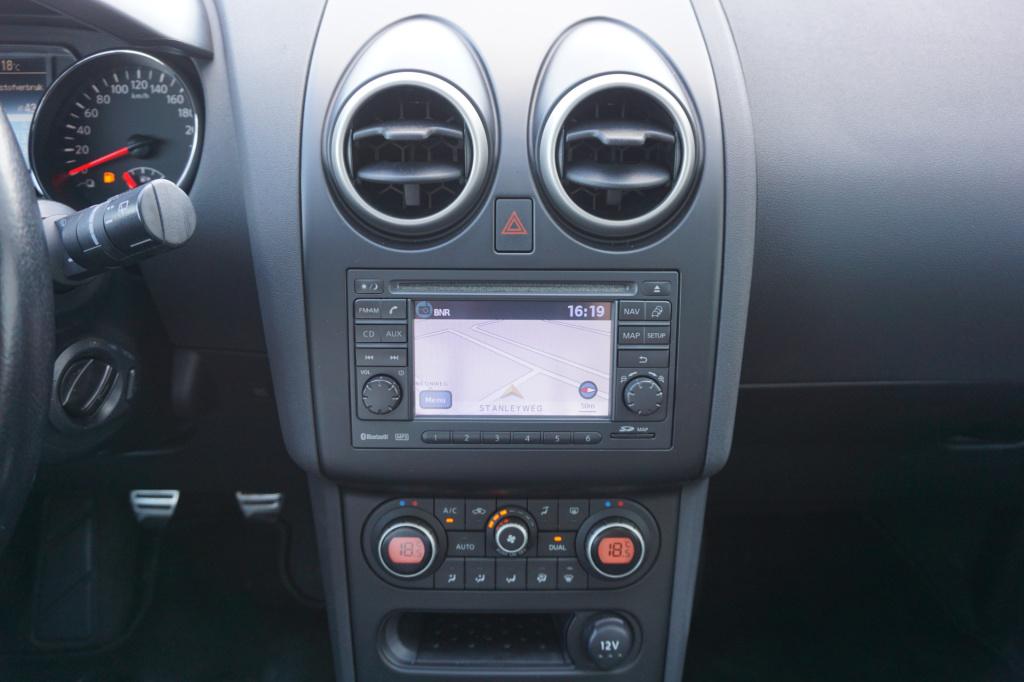 Nissan Qashqai 2.0 tekna airco / navi / cruise / camera / pano / stoelverw.