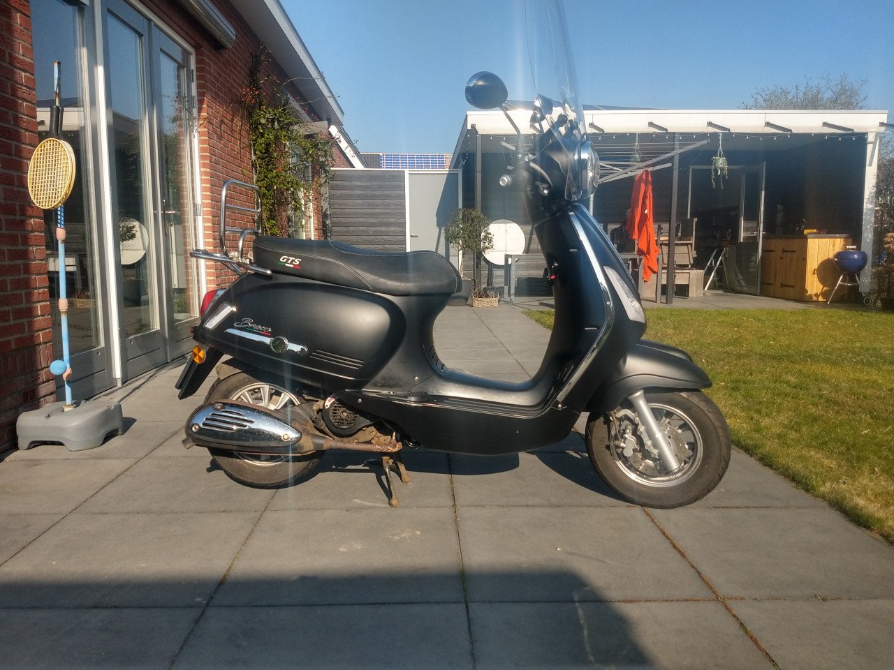 Leuke scooter GTS Bravo geel kenteken