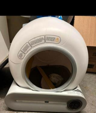 🚀 De Tesla onder de kattenbakken – automatische Viervoeter kattenbak 😸