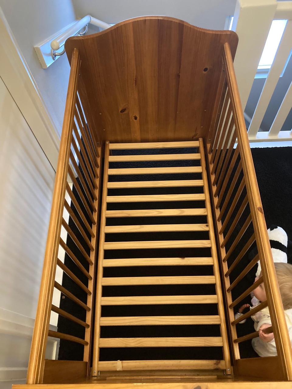 Ledikantje massief hout