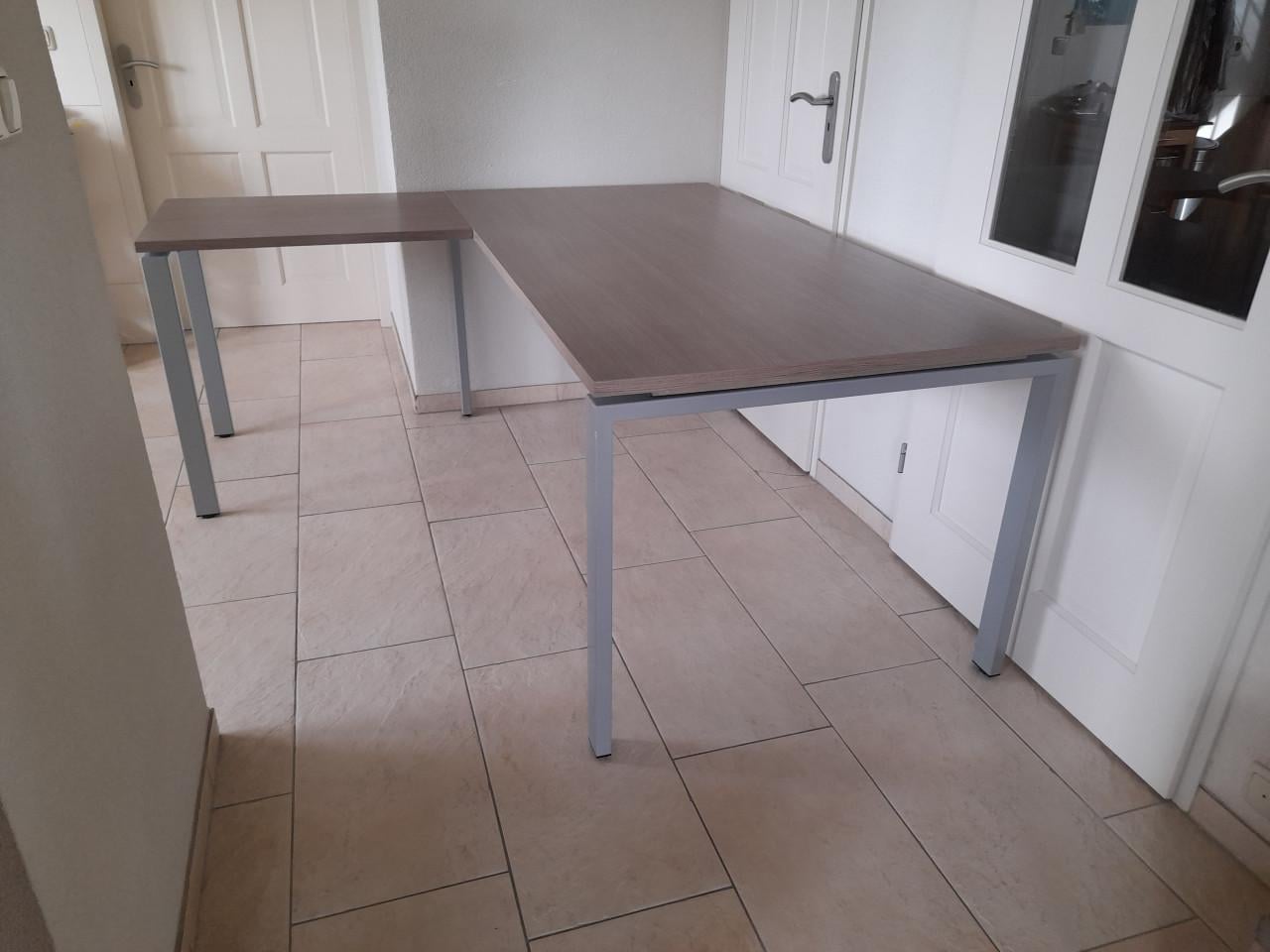 Hoekbureau  90 x 180 + 60 x 80 (z.g.a.n.) Kantoor kwaliteit!