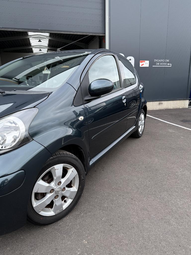 Toyota Aygo 1.0-12v aspiration green navigator