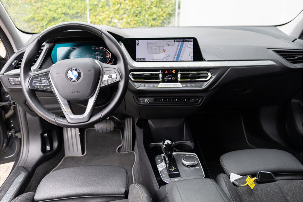 BMW 1 Serie 118i sport line business edition ✅shadowline✅nav✅getint glas