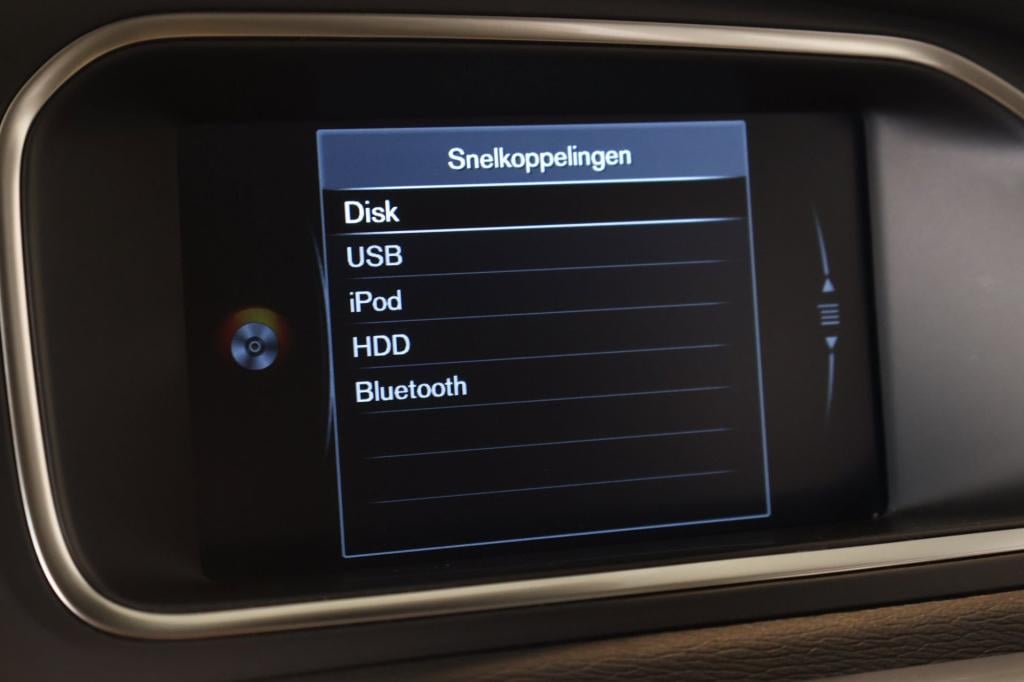 Volvo V40 1.5 t2 nordic+ nl auto, winterpakket, camera, parkeerassist, blis