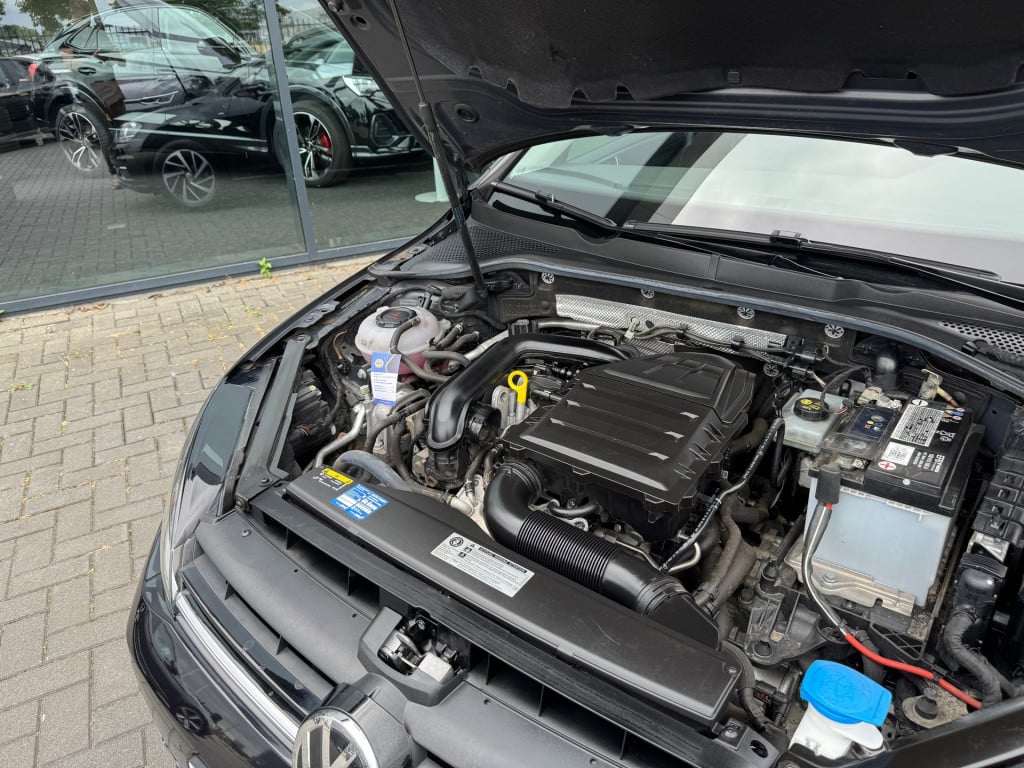 Volkswagen Golf 1.0 tsi highline * panoramadak * stoelverwarming * clima