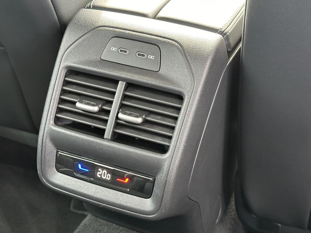 Volkswagen Passat variant 1.5 etsi 150pk elegance | alcantara | head up | c