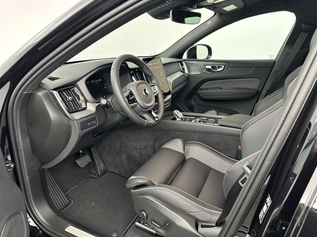 Volvo XC60 plus black edition recharge 360 camera