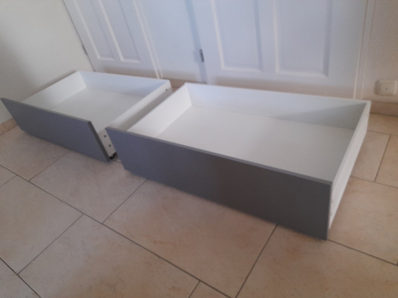 4 x Bed laden op wielen   (in goede nette staat)  €15 per stuk