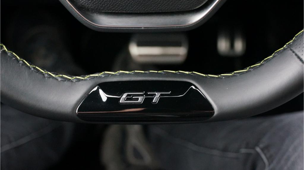Peugeot 2008 1.2 puretech gt pack alcantara massage cam. rijklaar incl. gar