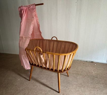 Babywiegje rotan jaren vijftig