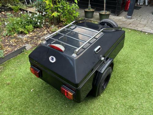 Aanhanger voor motor en/of kleine auto
