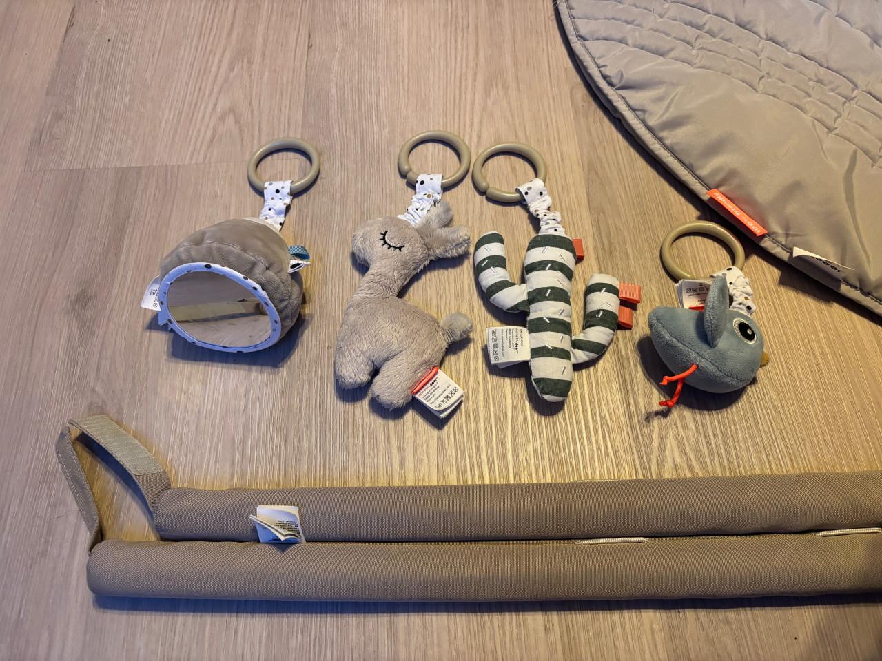 Speelkleed met boog van Done by Deer