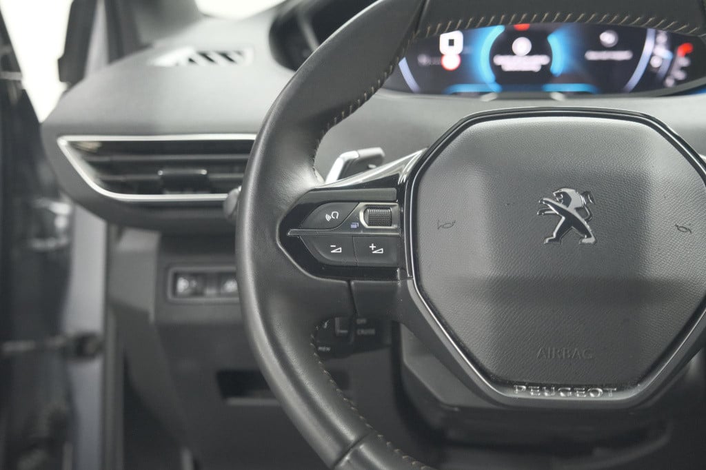 Peugeot 5008 puretech 130 eat8 active pack | 7 zitplaatsen | camera | apple