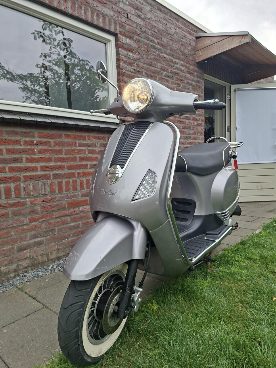 Te koop brom scooter.