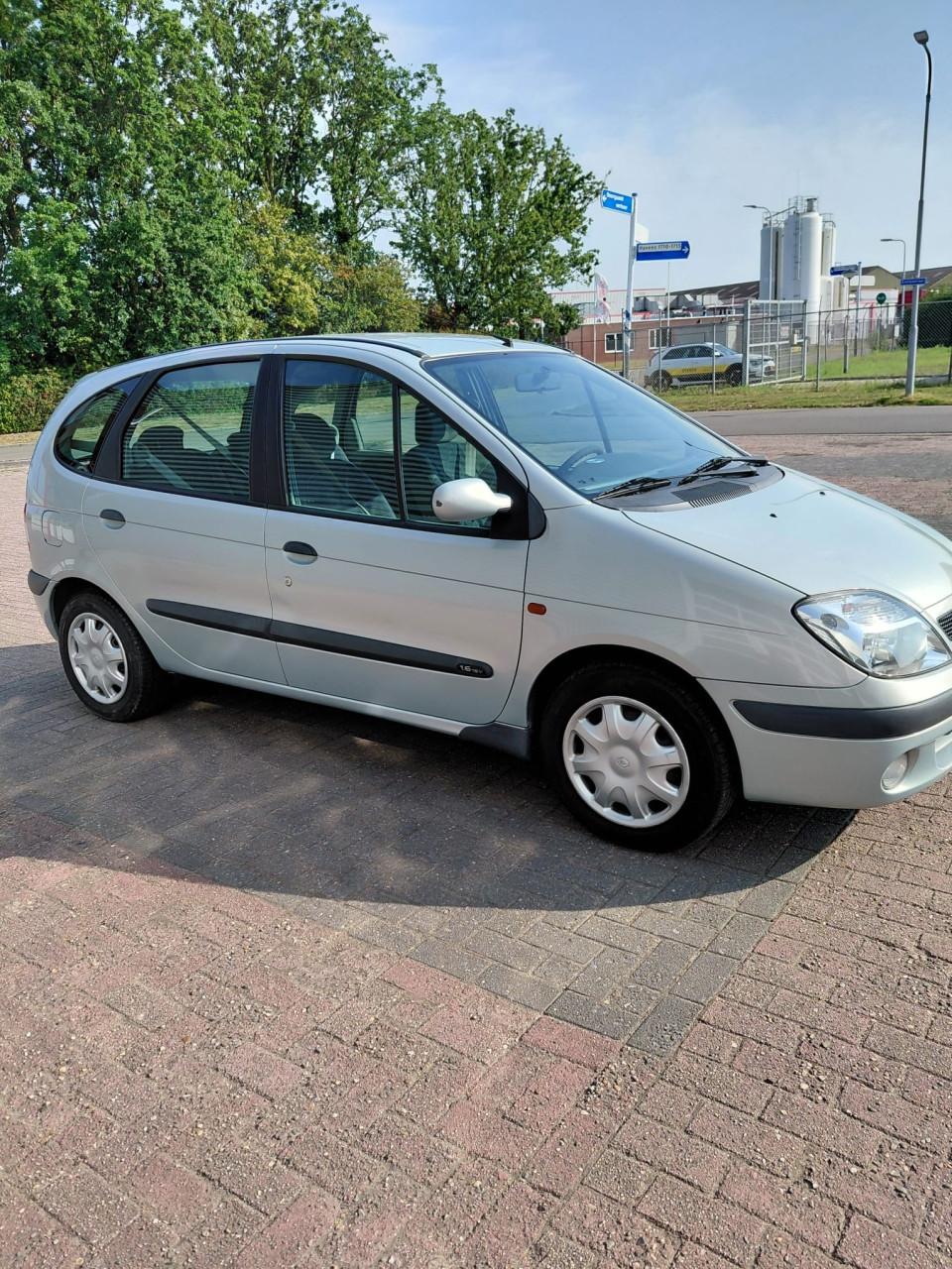 Renault megane senic automaat  bj 2001  1600 euro
