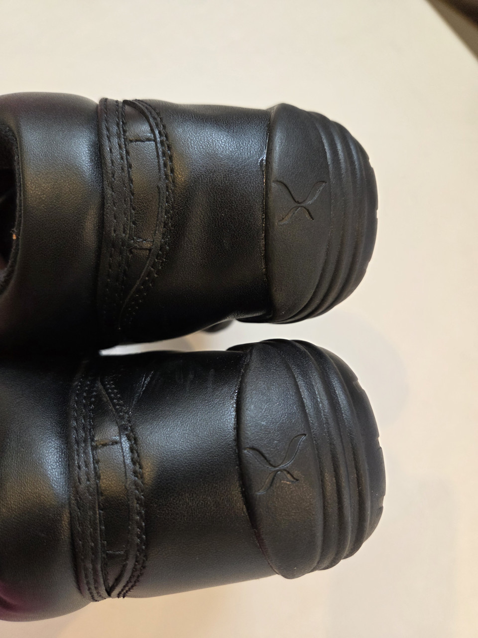 Body action goes, Capezio dans  Sneakers