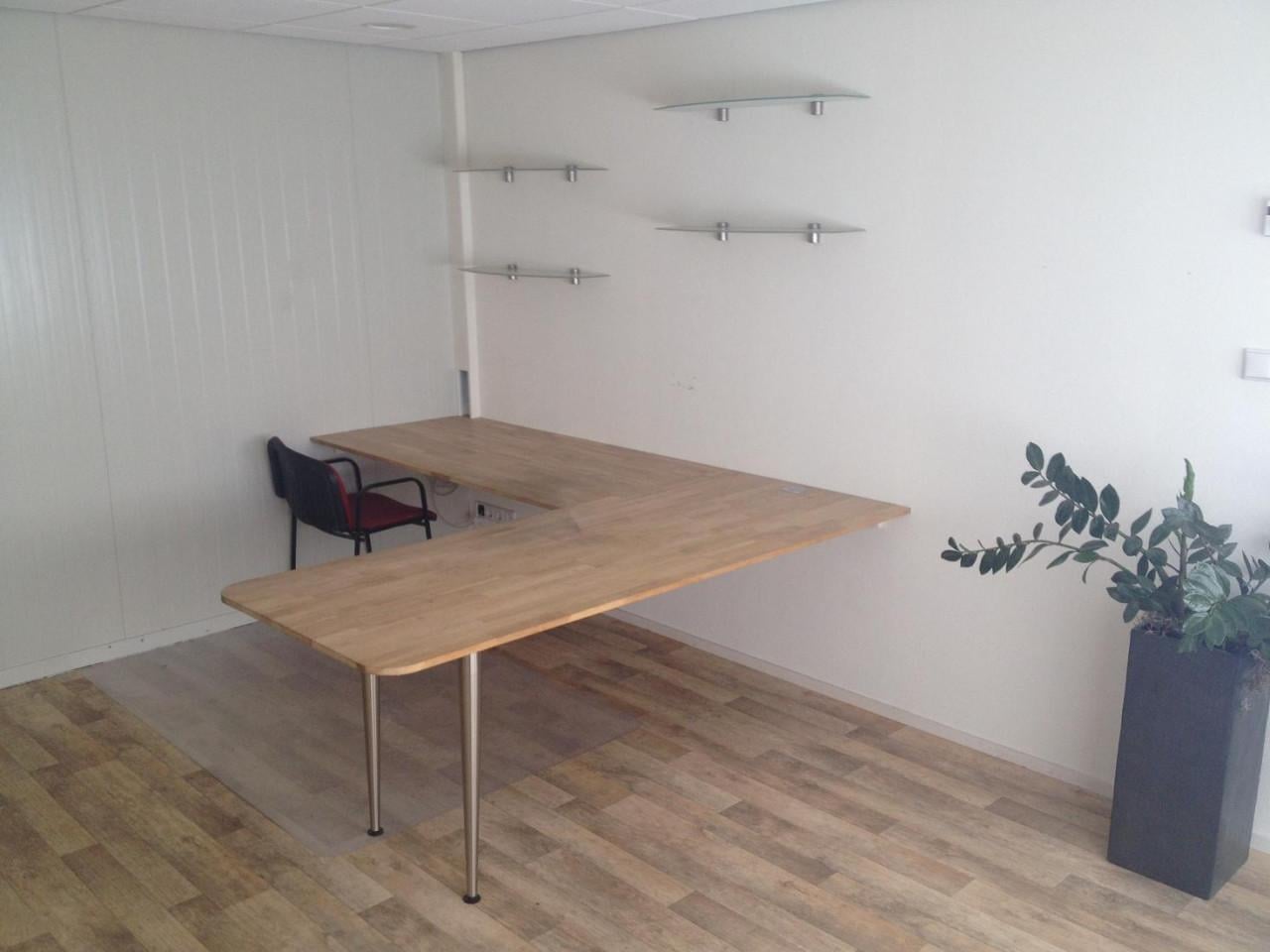 Te koop: bedrijfsruimte / unit / loods / kantoor + buitenruimte Arnestein