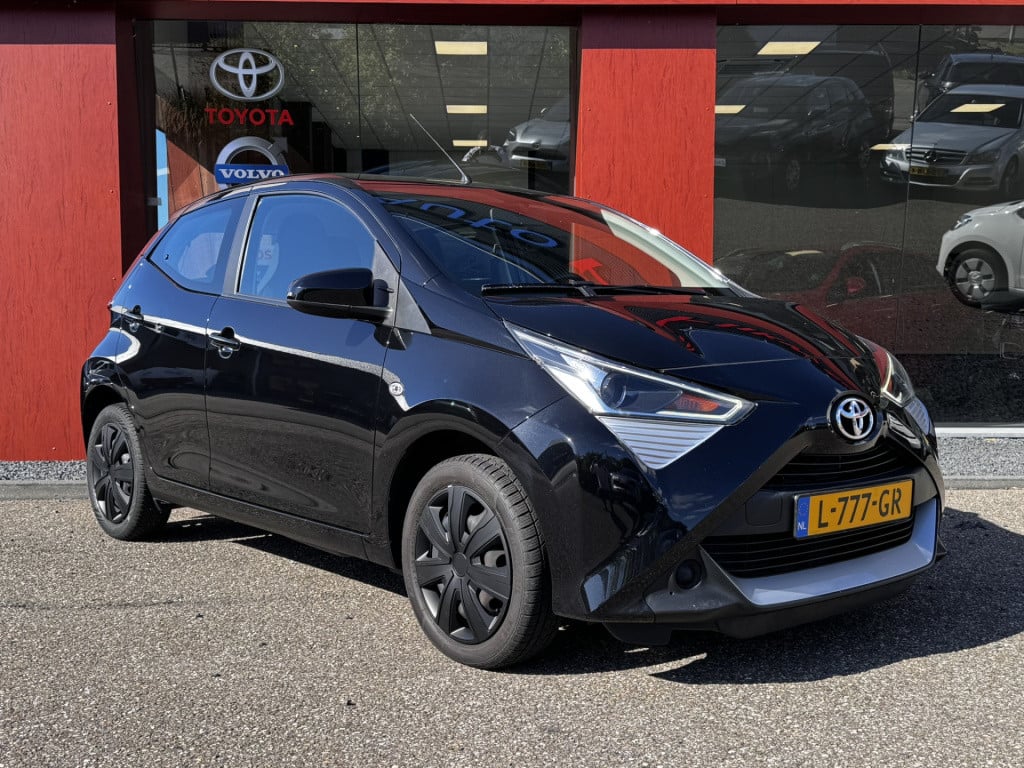 Toyota Aygo 1.0 vvt-i x-play | airco | radio | bluetooth | camera
