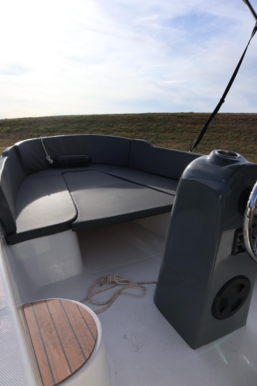 Nette boot met Mercury 20 pk buitenboordmotor en Marlin trailer