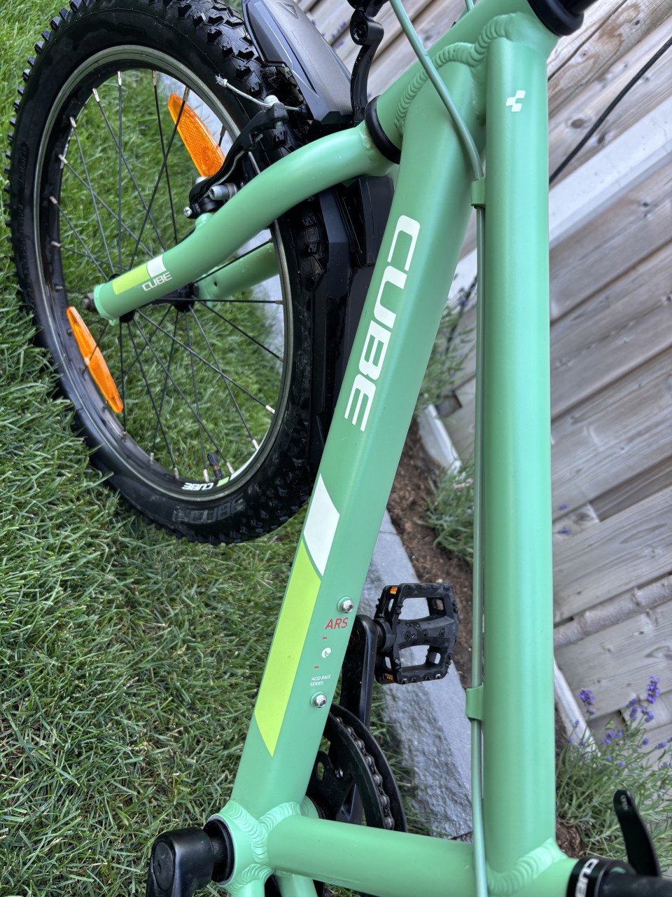 Cube Acid 200 V-brakes 20 inch mountainbike