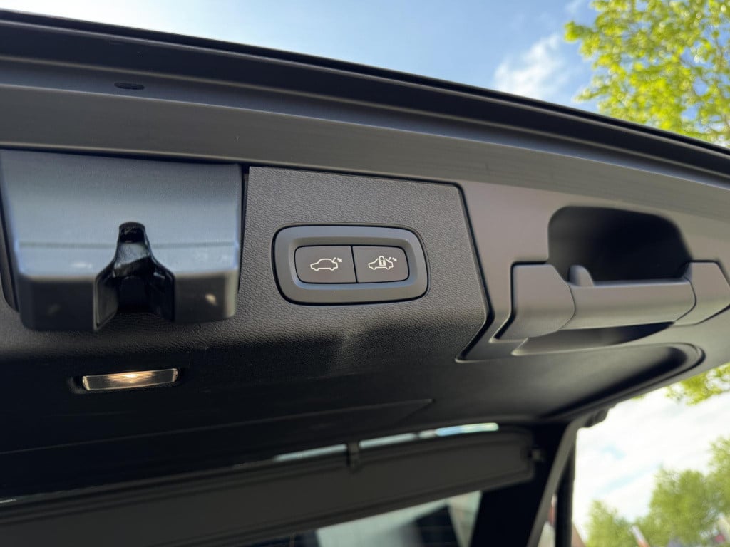 Volvo XC60 2.0 t6 plug-in hybrid awd plus black edition | trekhaak uitklapb