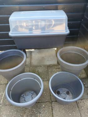 Bloempotten en kweekbak