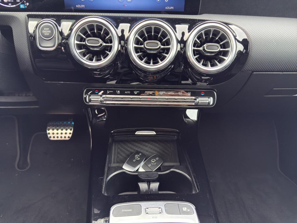 Mercedes-Benz A-Klasse 250 e amg line panoramadak | 19"velg | sfeer | elekt