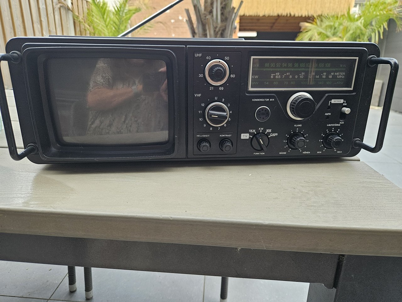 Leuk jaren 70 ISP Radio Cassette Tv model RTC-4020....