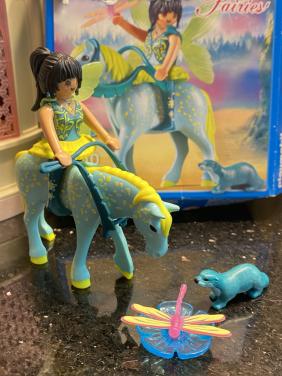 Playmobil fee met paard otter en Libelle op bloem