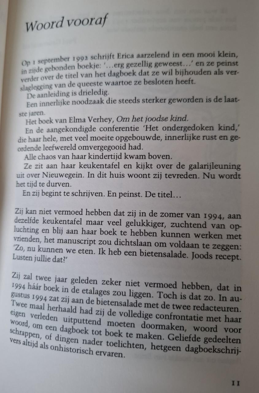 Twee vrouwen en een jas, verloren jeugd, verloren toekomst. Erica van Beek
