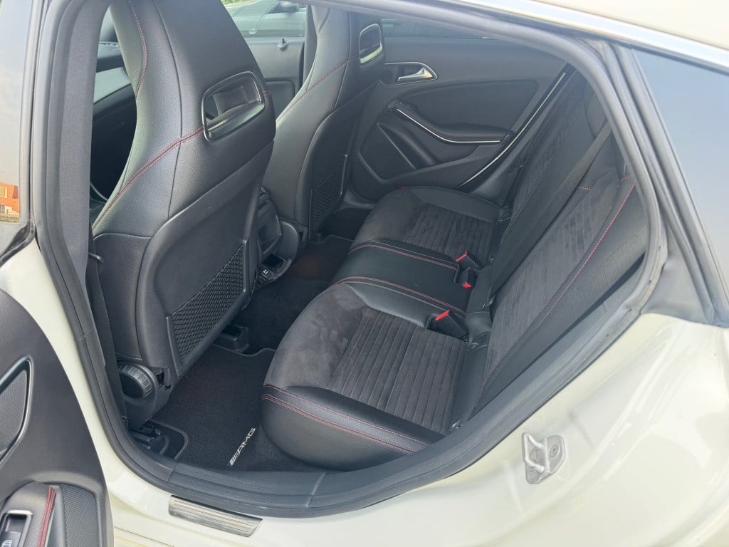 Mercedes-Benz Cla shooting brake 180 amg automaat , panoramadak , achteruit